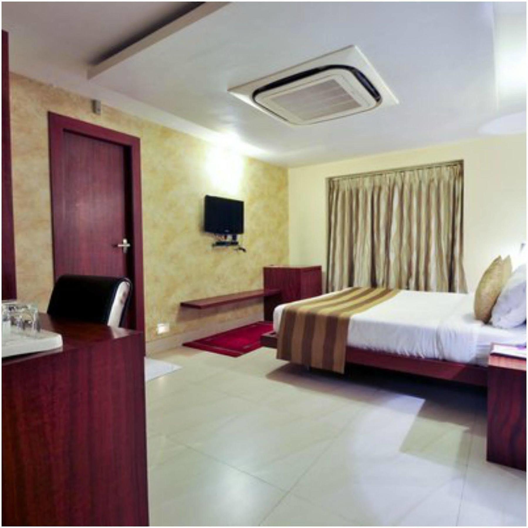 Kempton Hotel Калькутта Экстерьер фото